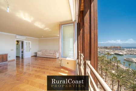 RuralCoast Properties biedt u een prachtig en spectaculair duplex penthouse aan in de Explanada, het statige stedelijke centrum bij uitstek van de stad Alicante.