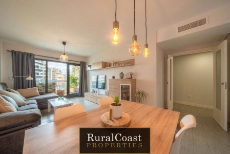 RuralCoast Properties presenta este precioso apartamento ubicado en el Pau 5 a pocos metros de la preciosa Playa de San Juan