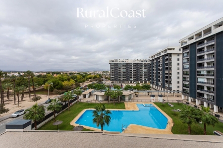 RuralCoast Properties oferce magnífica propiedad de tres dormitorios ubicada en el Pau 5